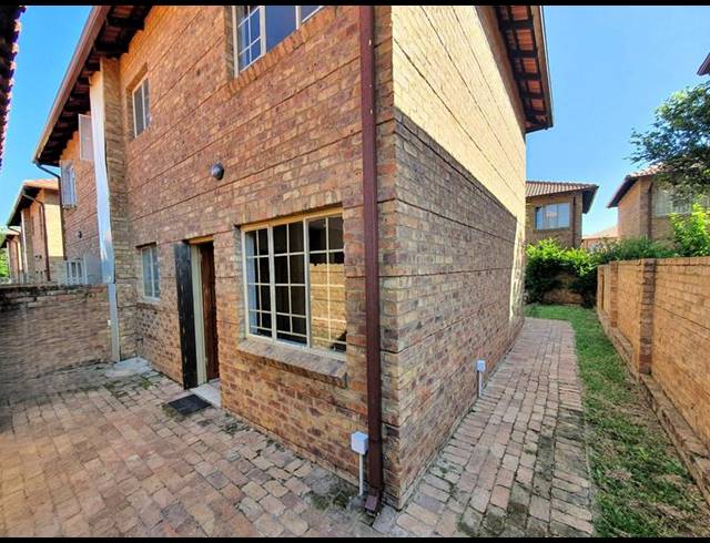 3 BEDROOM TOWNHOUSE FOR SALE IN ANNLIN